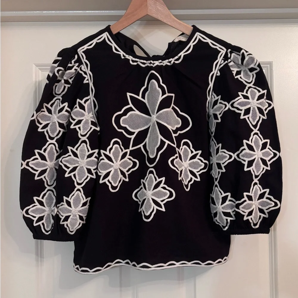 Letmebe Embroidered Top‎